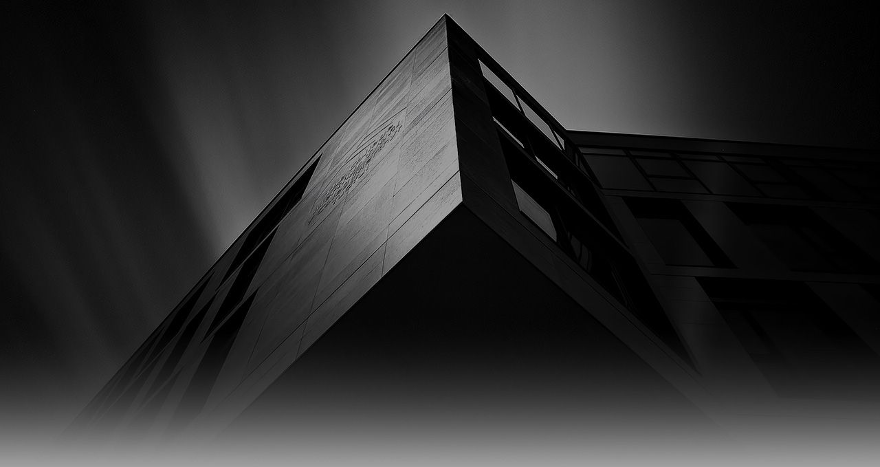 Zwart-wit foto van architectureel gebouw